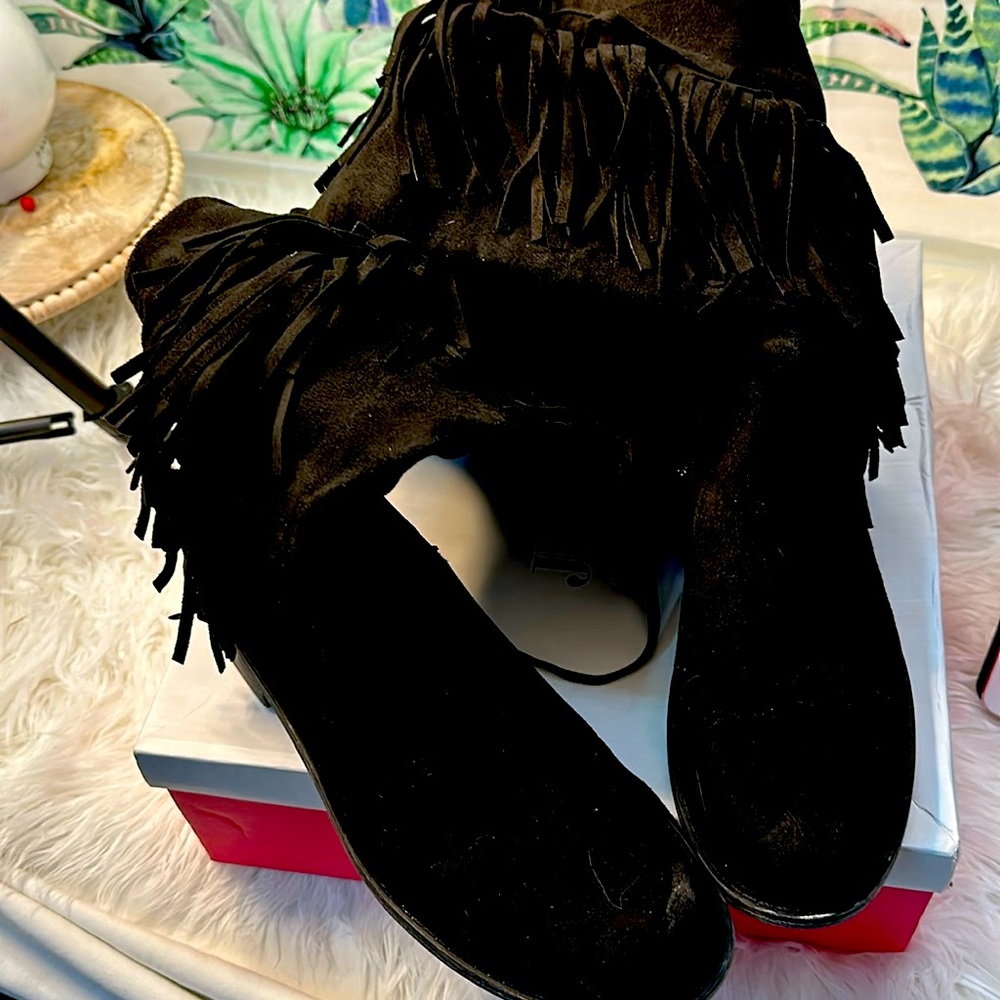 Over the knee fringy boots!